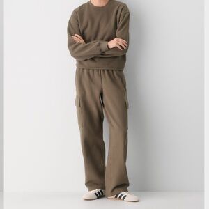 Aritzia - Cozy Sweatfleece Mega Cargo Sweatpant